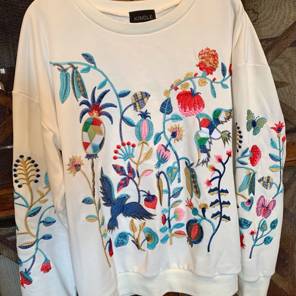 Embroidered women’s sweatshirt